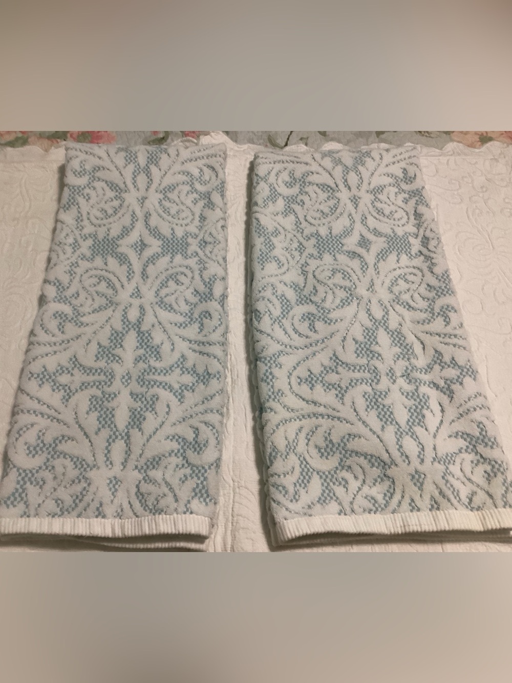 2 ⭐️ NEW ⭐️ Nicole Miller Large Bath Towels